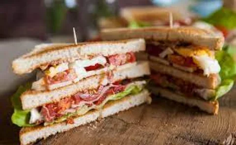 Foodhub sandwich with fries